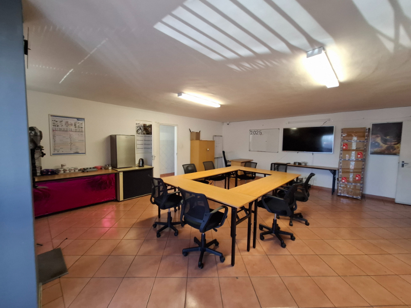 To Let commercial Property for Rent in Maitland Western Cape